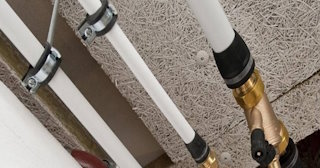Замена труб водоснабжения в квартире: цена от 2090 руб. - СантехДомПть